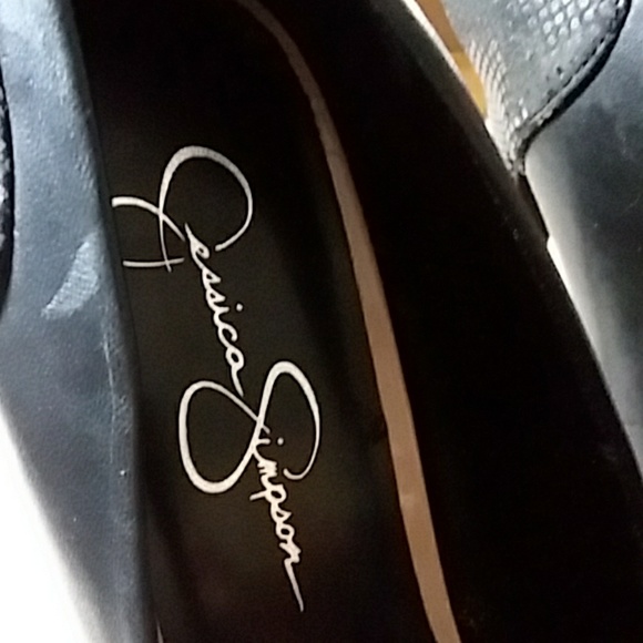 Shoes - Picture 4 of 7